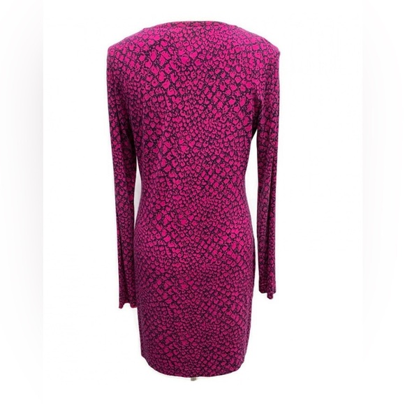 Diane Von Furstenberg magenta pebble print
Reina shift dress Size 2 DVF - Picture 2 of 10